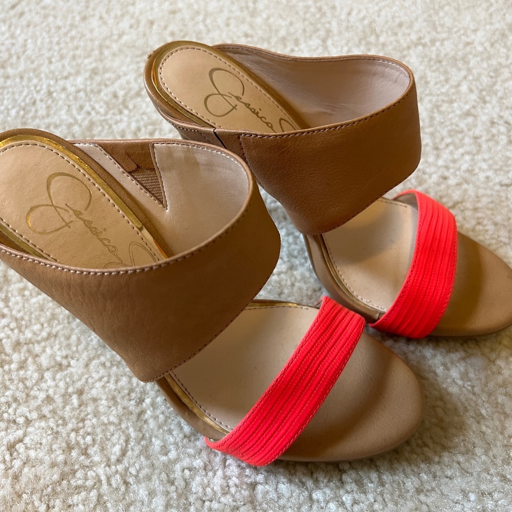 Jessica Simpson – Neon Pink and Tan Heels